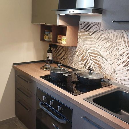 Charming Apartment Lake Front Acquaseria Bagian luar foto