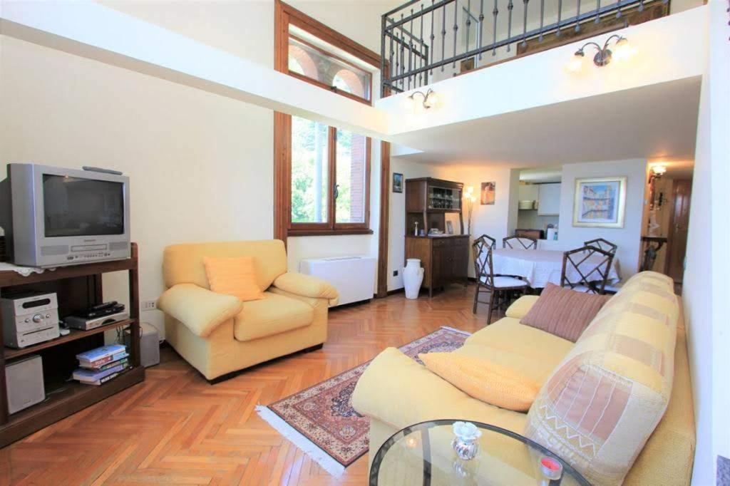 Charming Apartment Lake Front Acquaseria Bagian luar foto